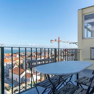 over-the-roofs-of-lisbon.hotels-lisbon-portugal.com/